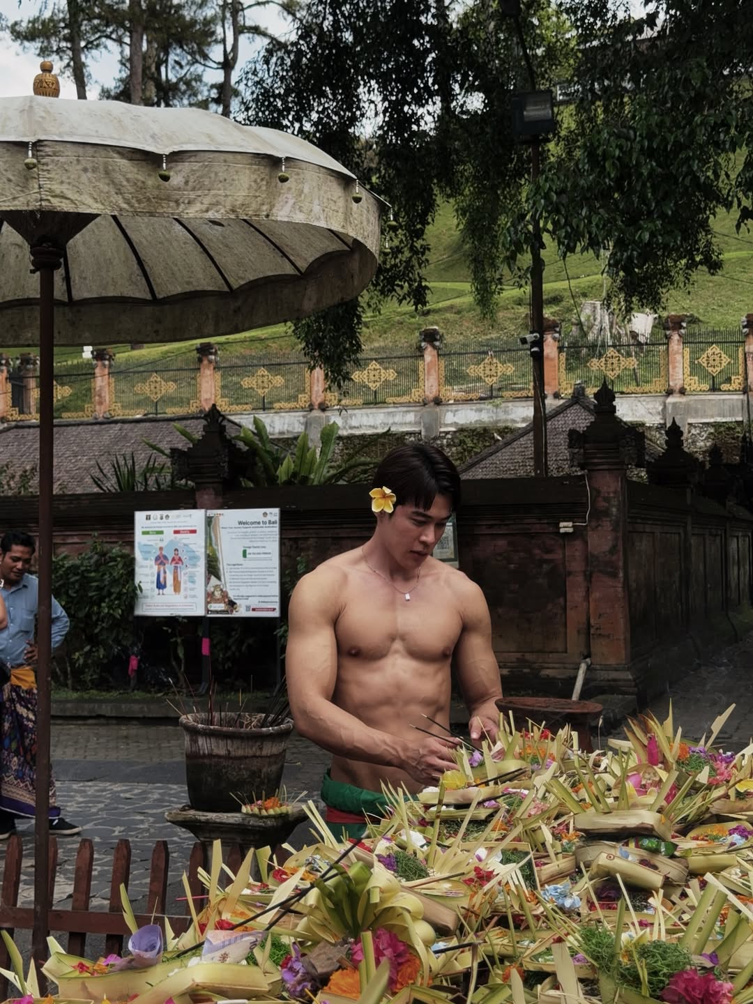 ต๊อด - ปนพงษ์ ไขแสง