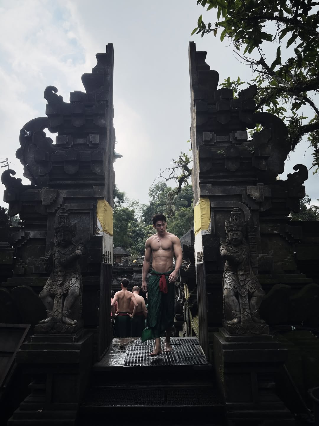 ต๊อด - ปนพงษ์ ไขแสง