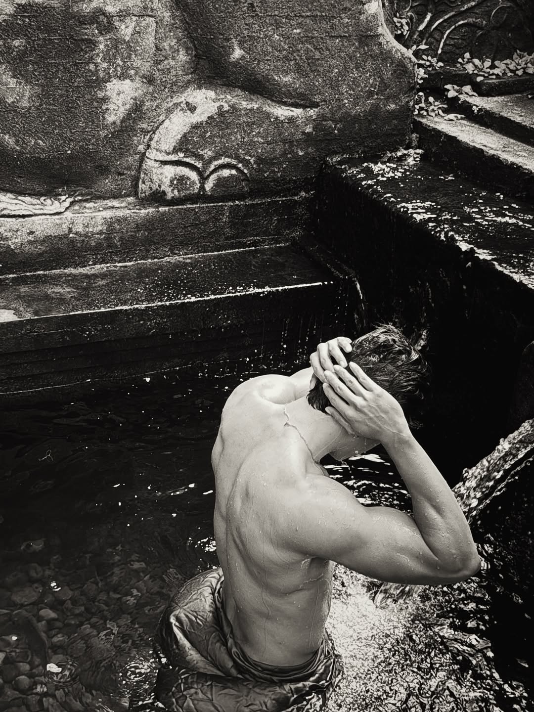 ต๊อด - ปนพงษ์ ไขแสง