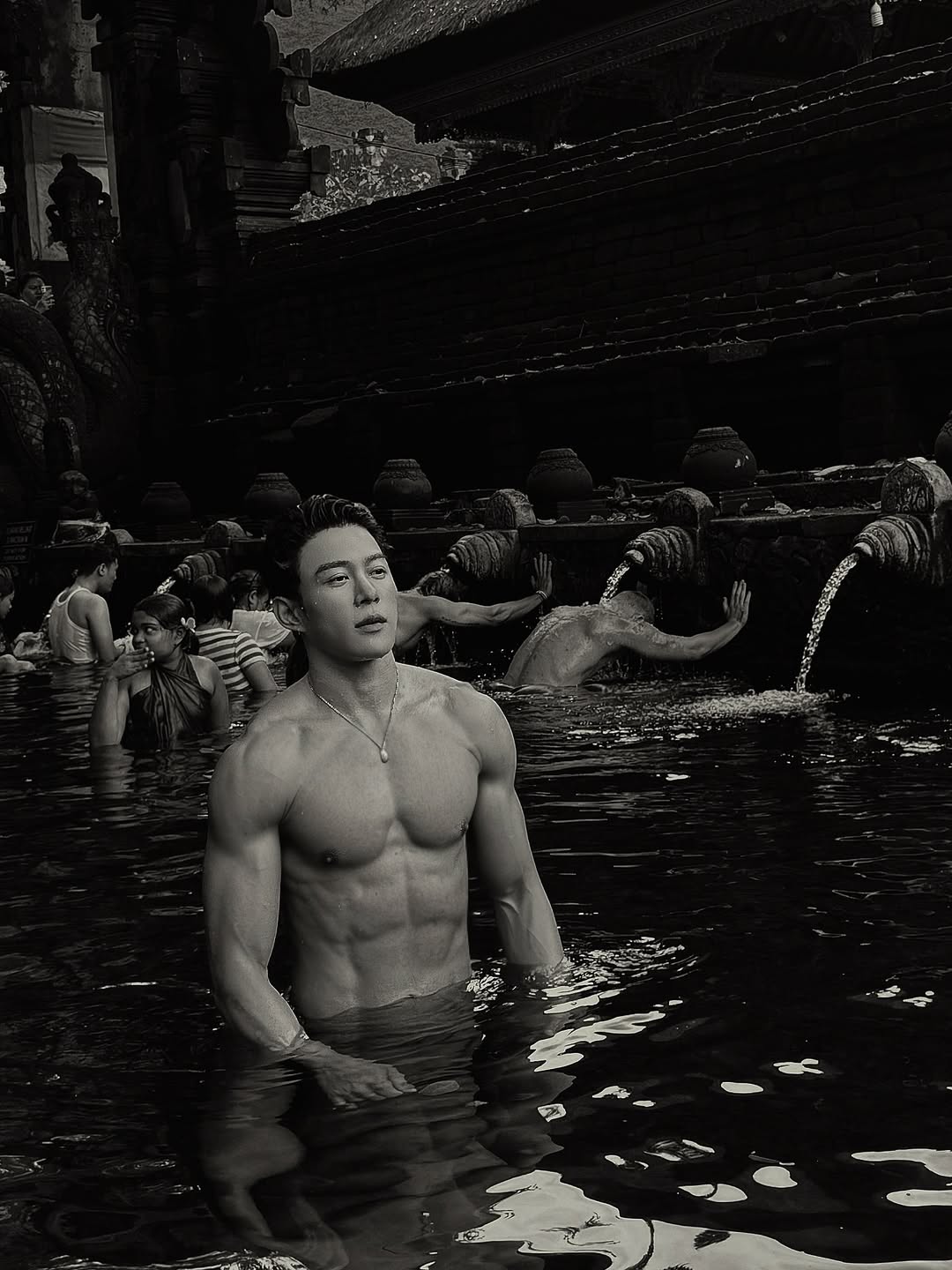 ต๊อด - ปนพงษ์ ไขแสง