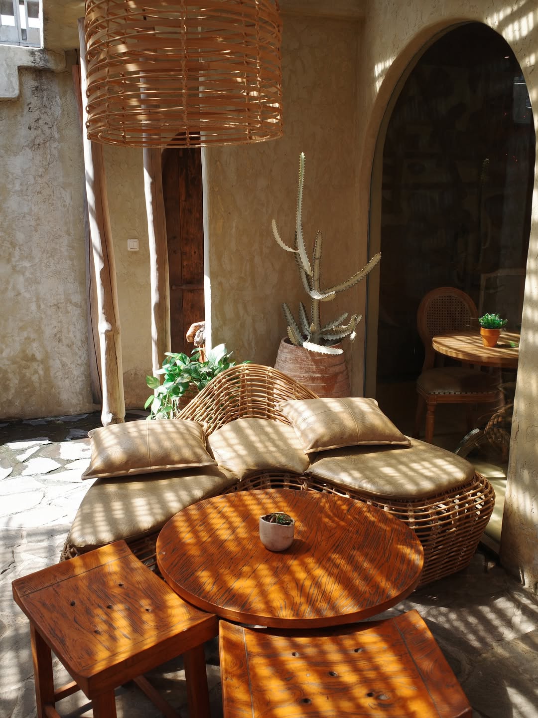 ต๊อด - ปนพงษ์ ไขแสง