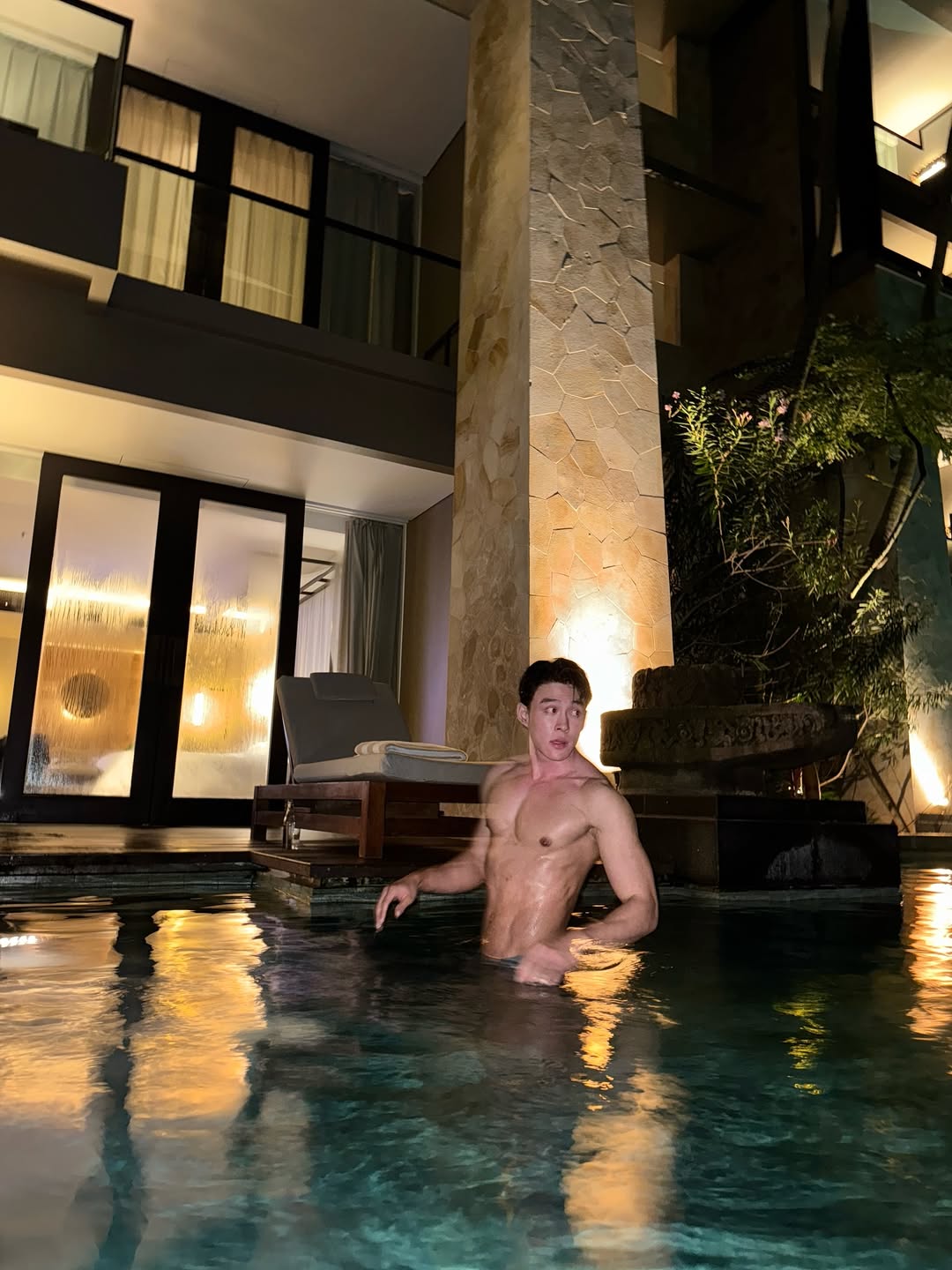 ต๊อด - ปนพงษ์ ไขแสง