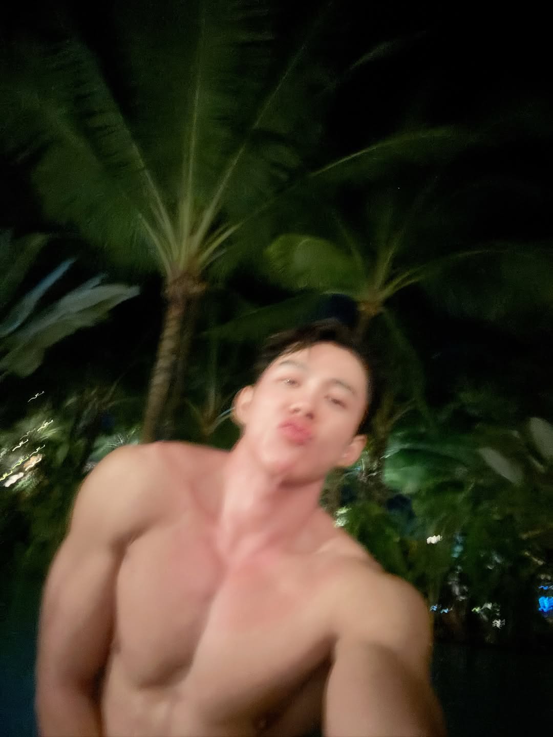ต๊อด - ปนพงษ์ ไขแสง