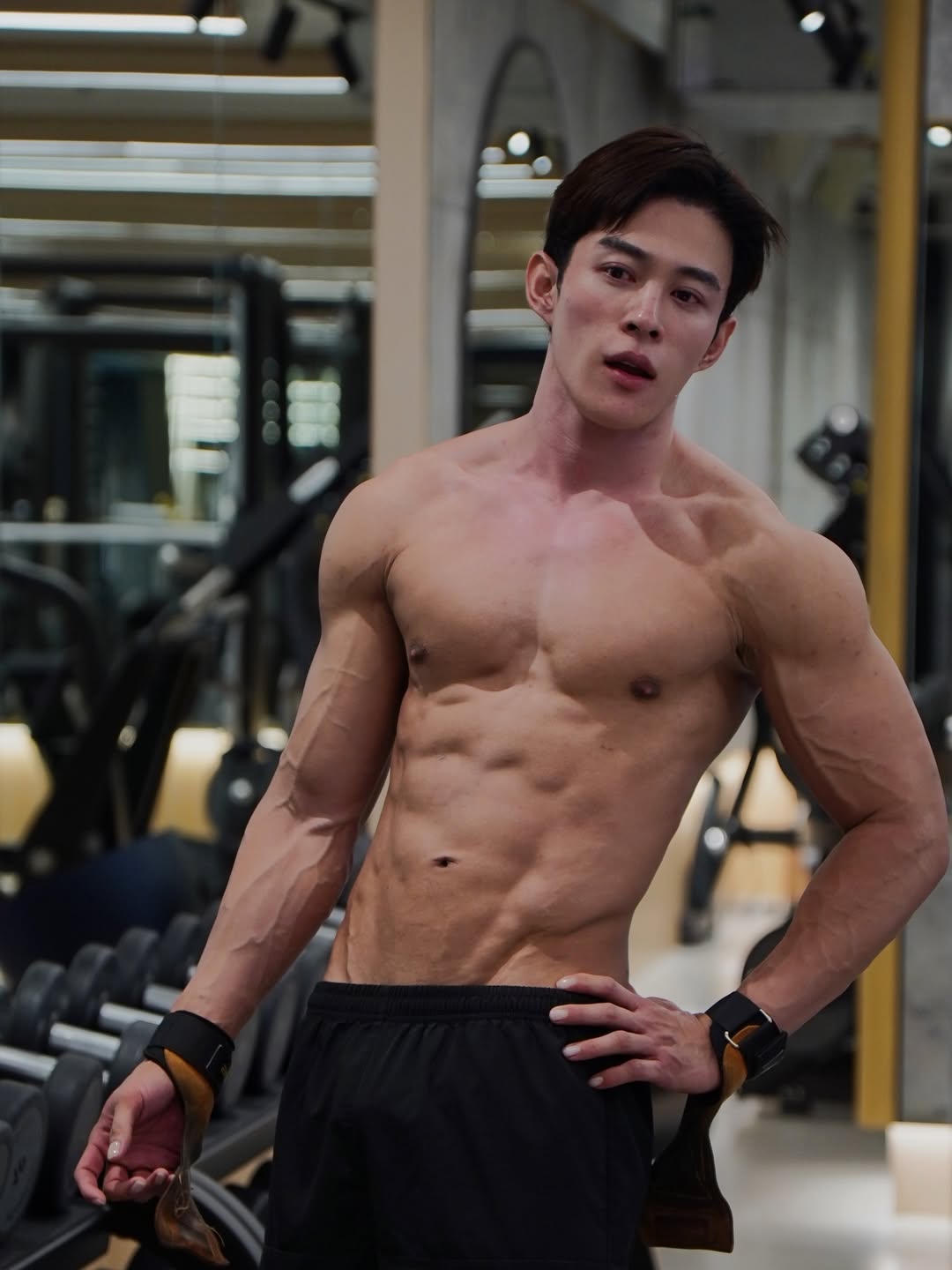 ต๊อด - ปนพงษ์ ไขแสง