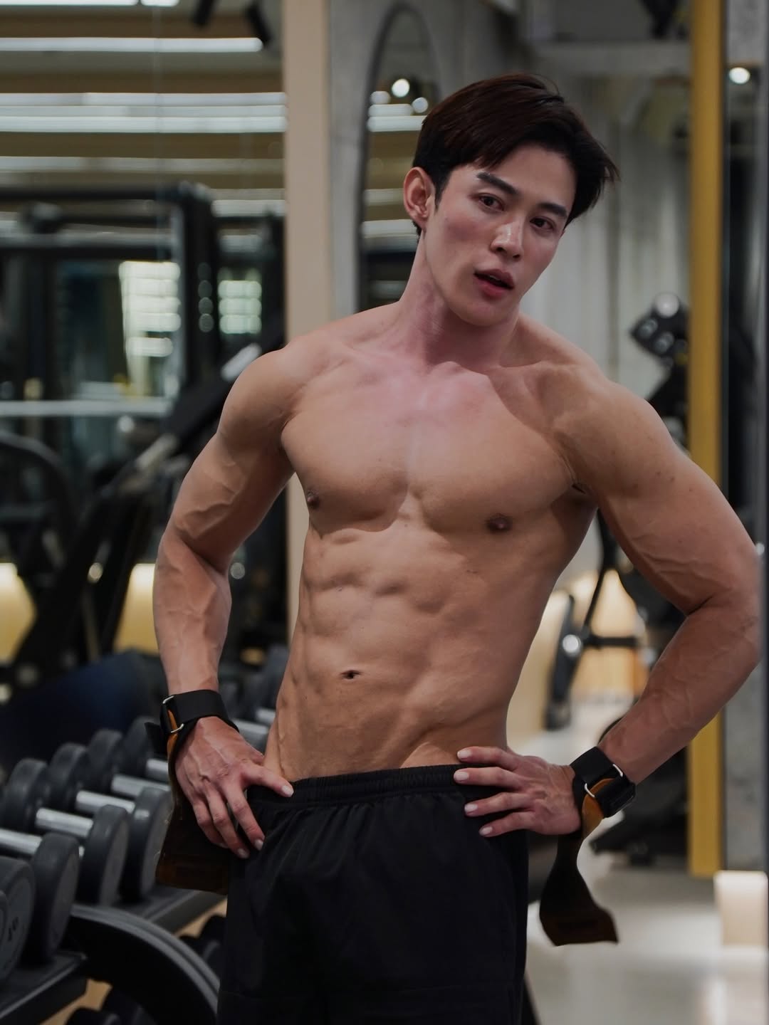 ต๊อด - ปนพงษ์ ไขแสง