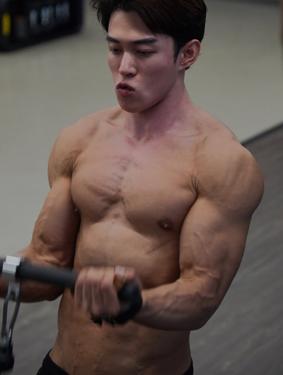 ต๊อด - ปนพงษ์ ไขแสง