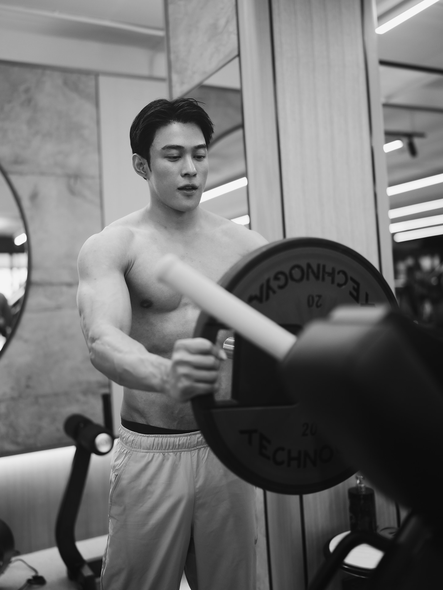 ต๊อด - ปนพงษ์ ไขแสง