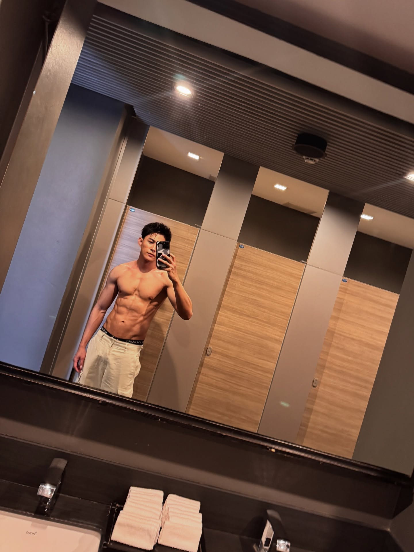 ต๊อด - ปนพงษ์ ไขแสง