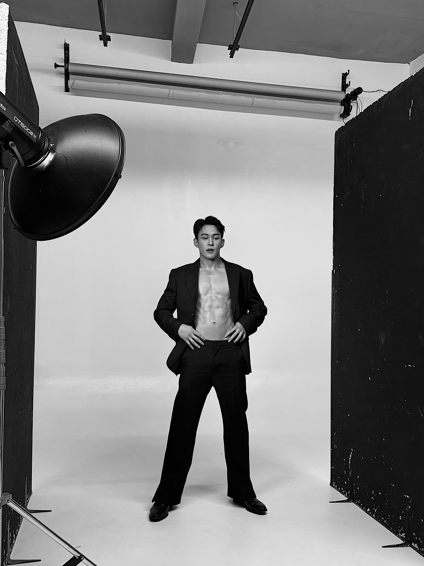 ต๊อด - ปนพงษ์ ไขแสง