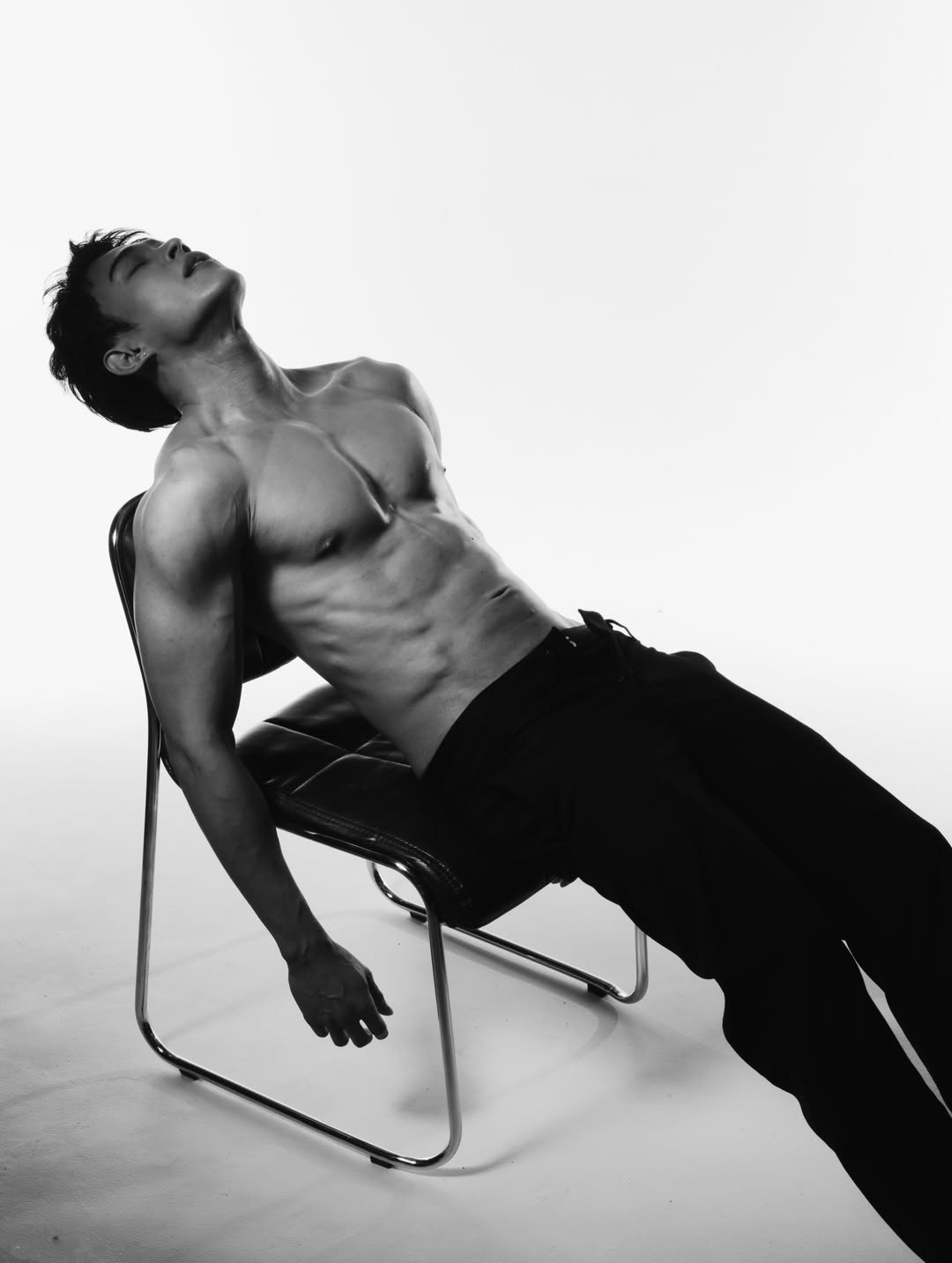 ต๊อด - ปนพงษ์ ไขแสง