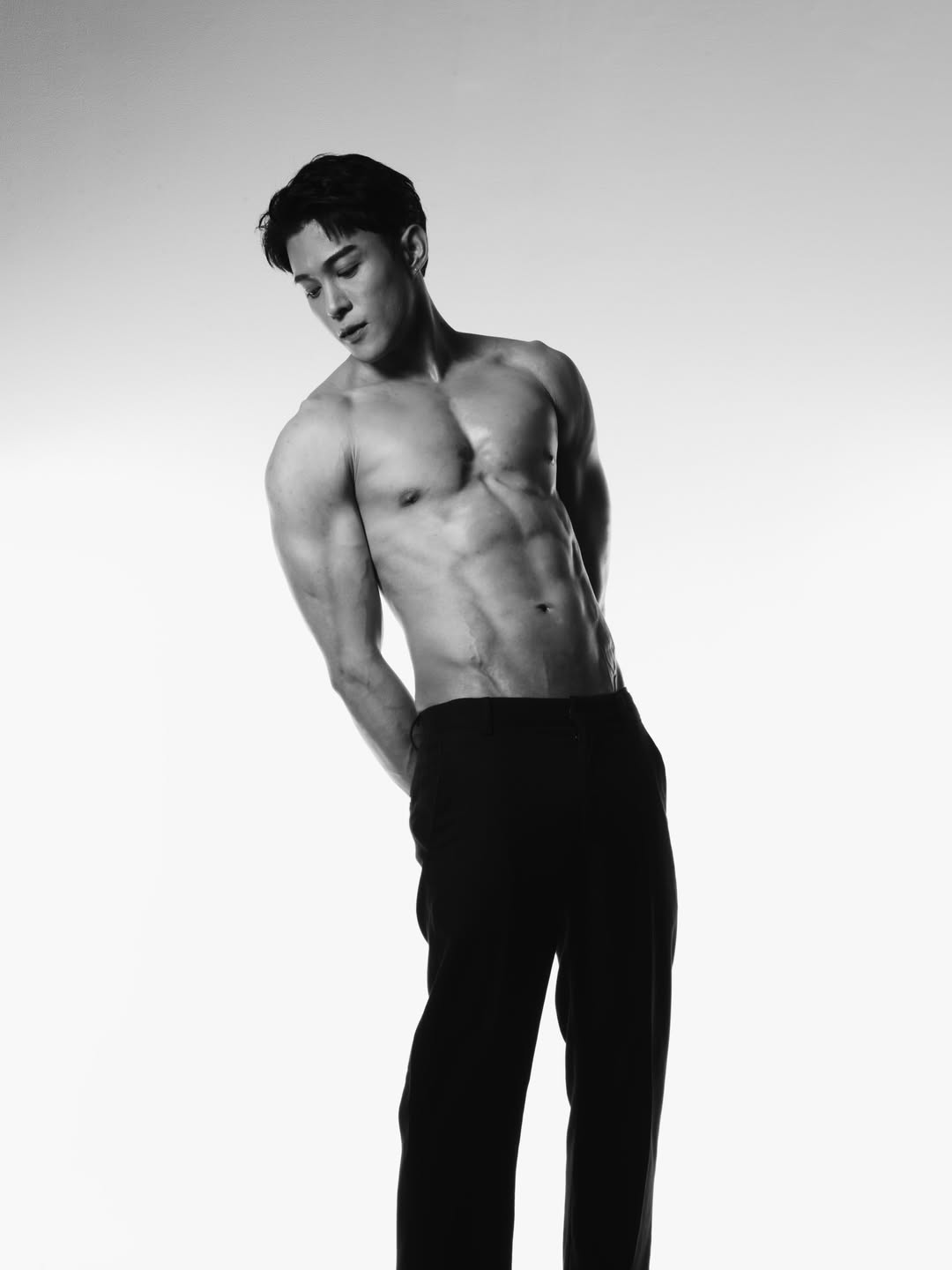 ต๊อด - ปนพงษ์ ไขแสง