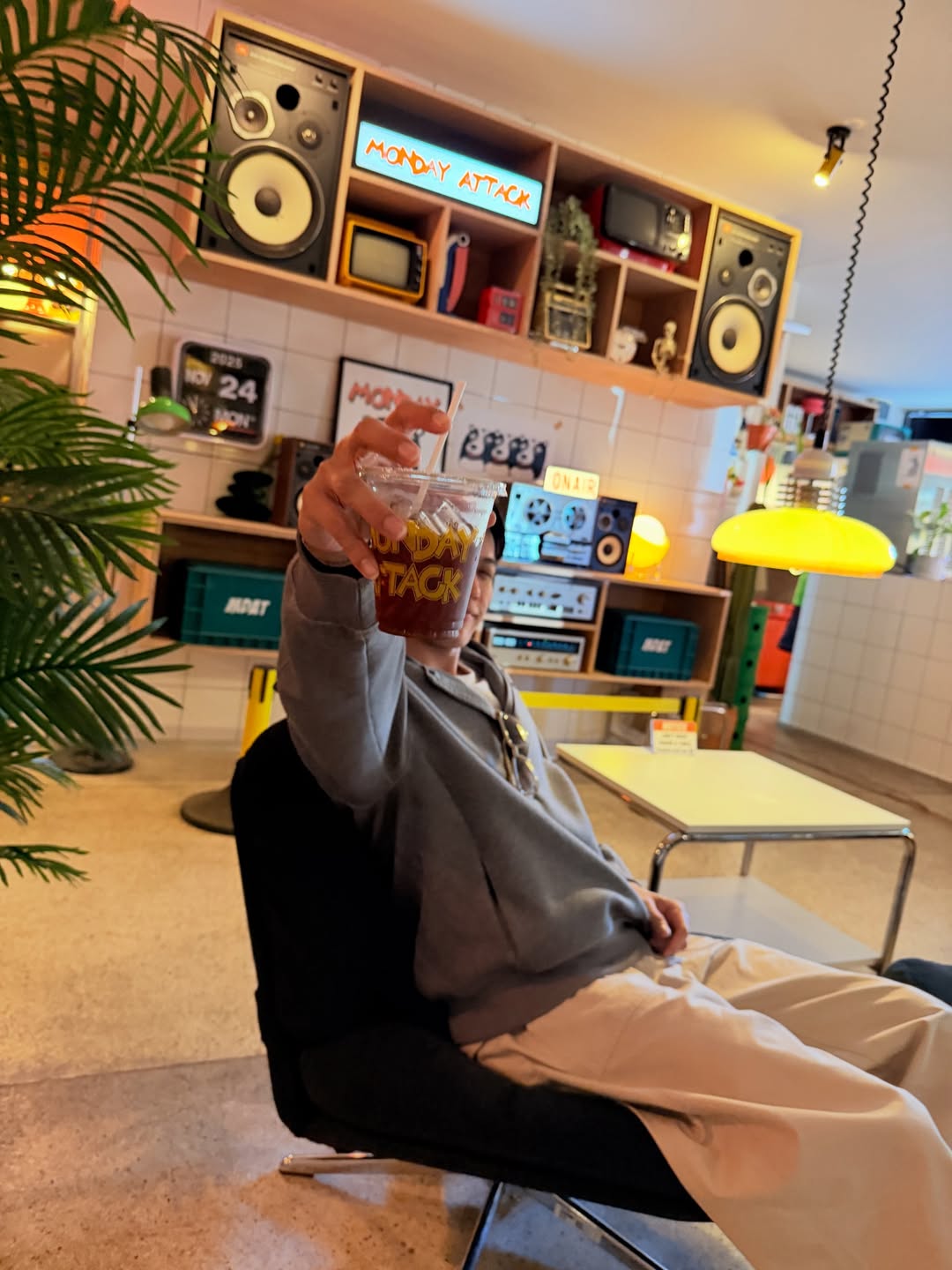 ต๊อด - ปนพงษ์ ไขแสง