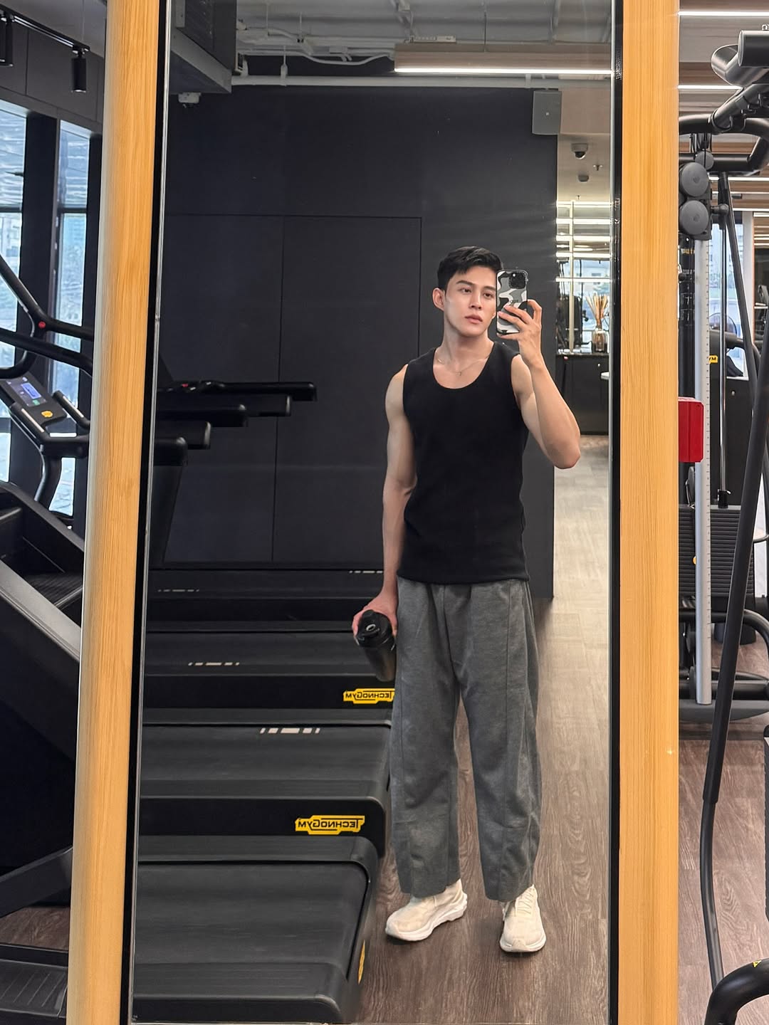 ต๊อด - ปนพงษ์ ไขแสง