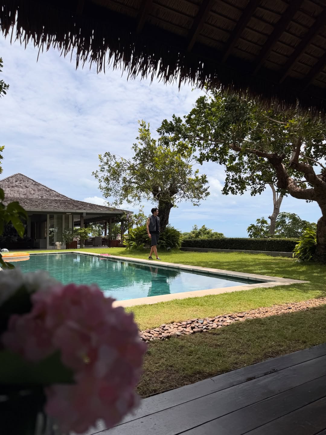 ต๊อด - ปนพงษ์ ไขแสง