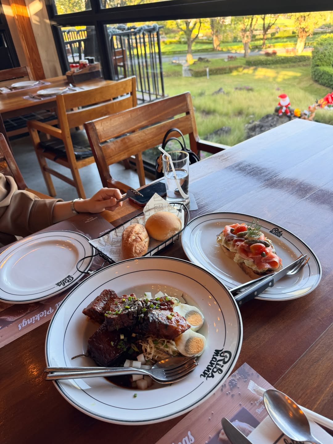 ต๊อด - ปนพงษ์ ไขแสง