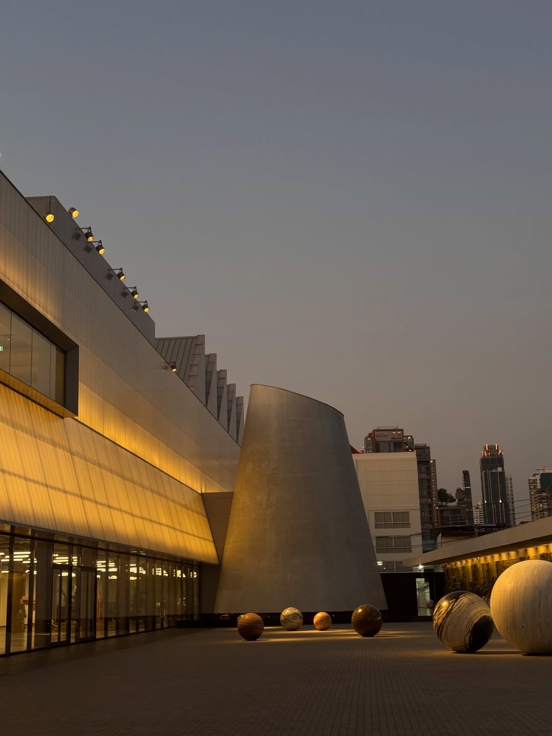 ต๊อด - ปนพงษ์ ไขแสง