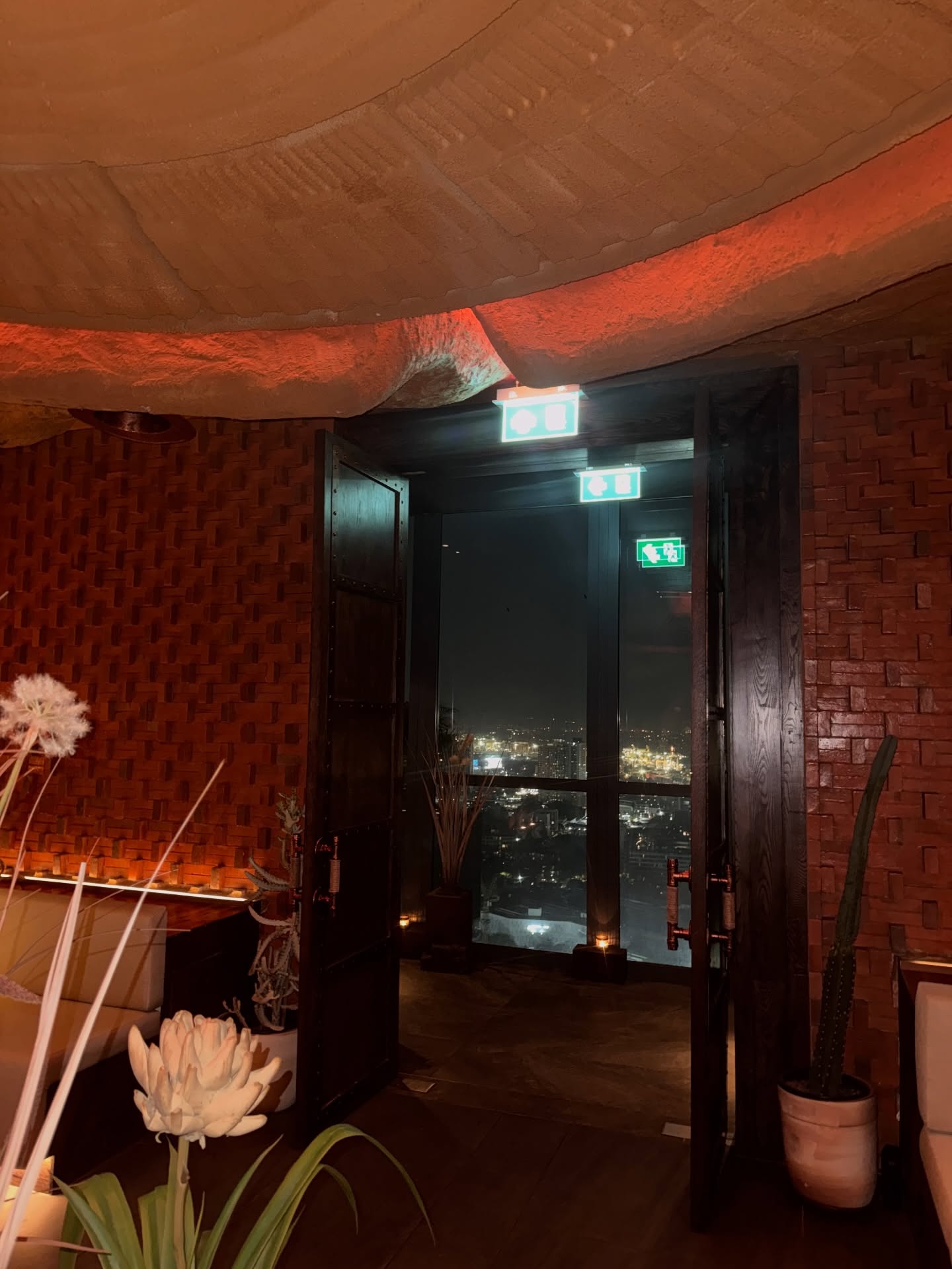 ต๊อด - ปนพงษ์ ไขแสง