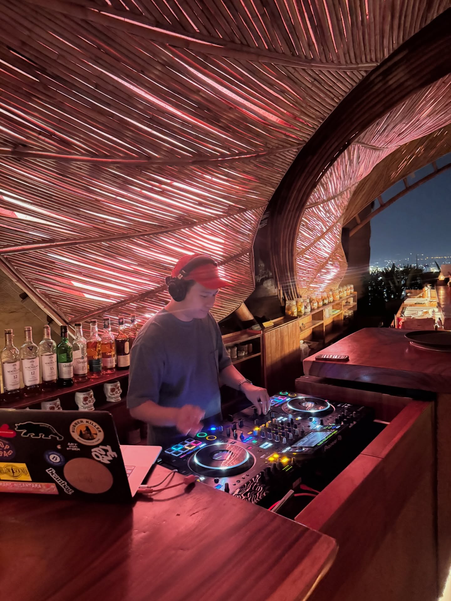 ต๊อด - ปนพงษ์ ไขแสง