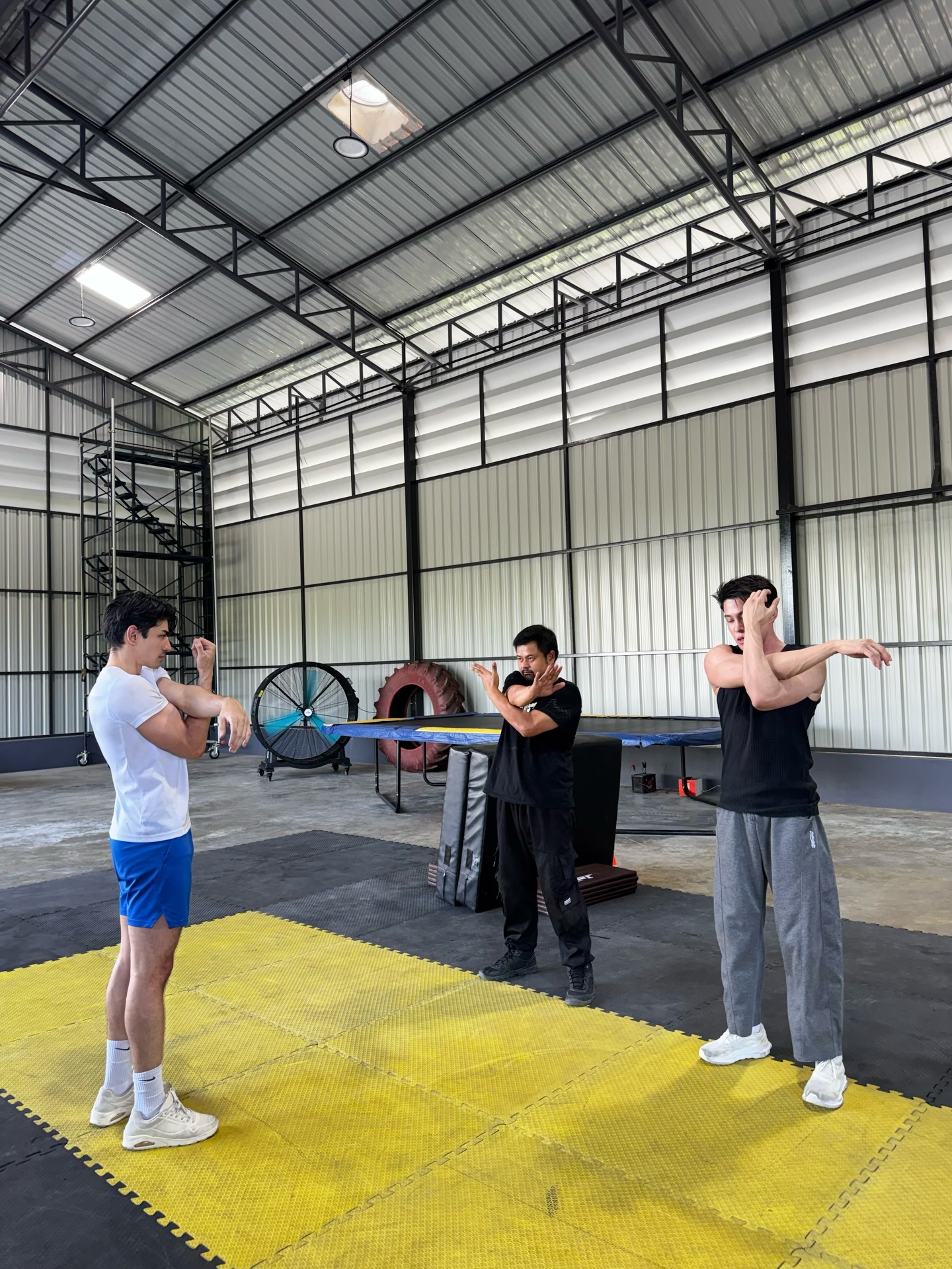 ต๊อด - ปนพงษ์ ไขแสง