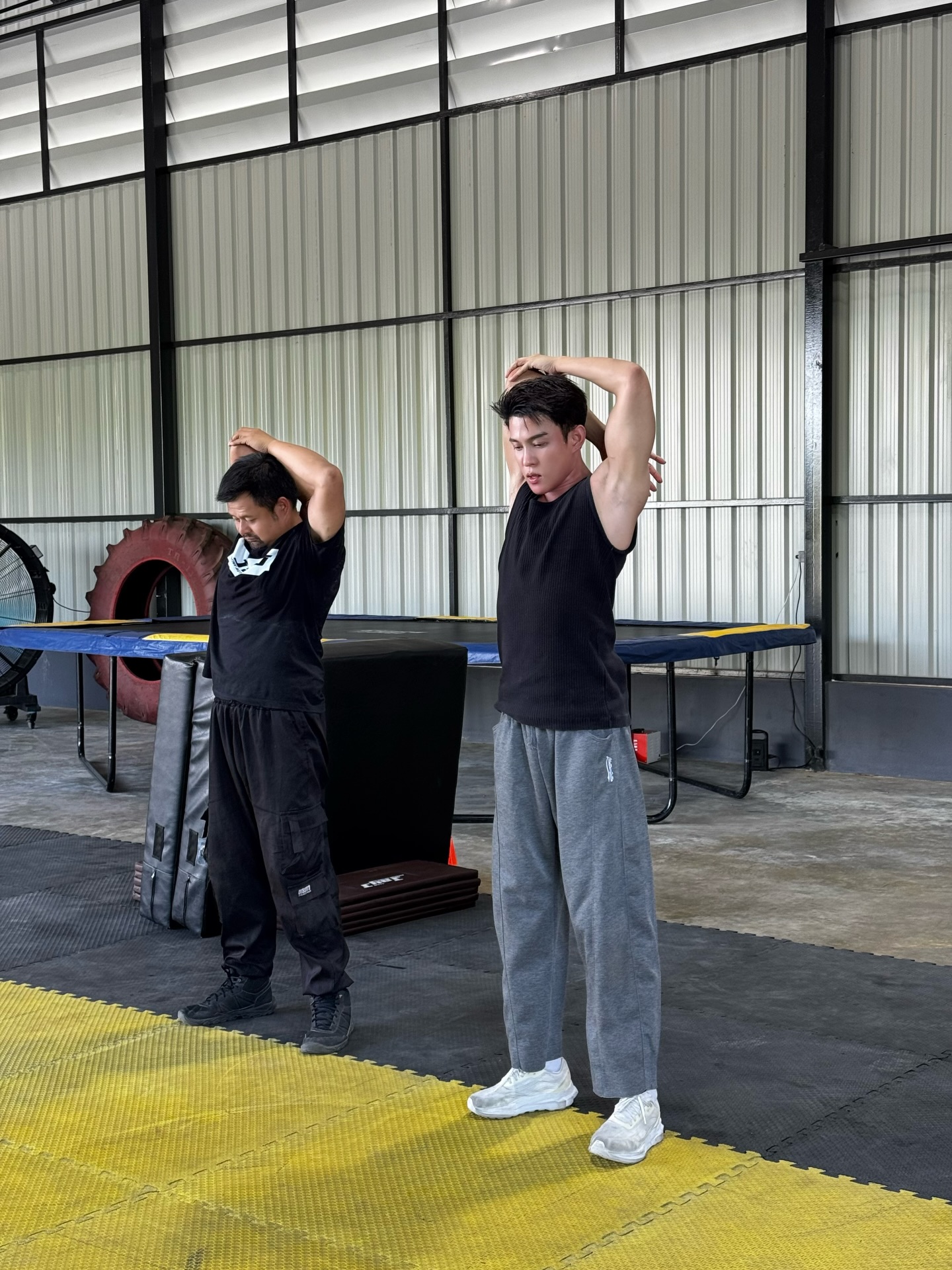 ต๊อด - ปนพงษ์ ไขแสง