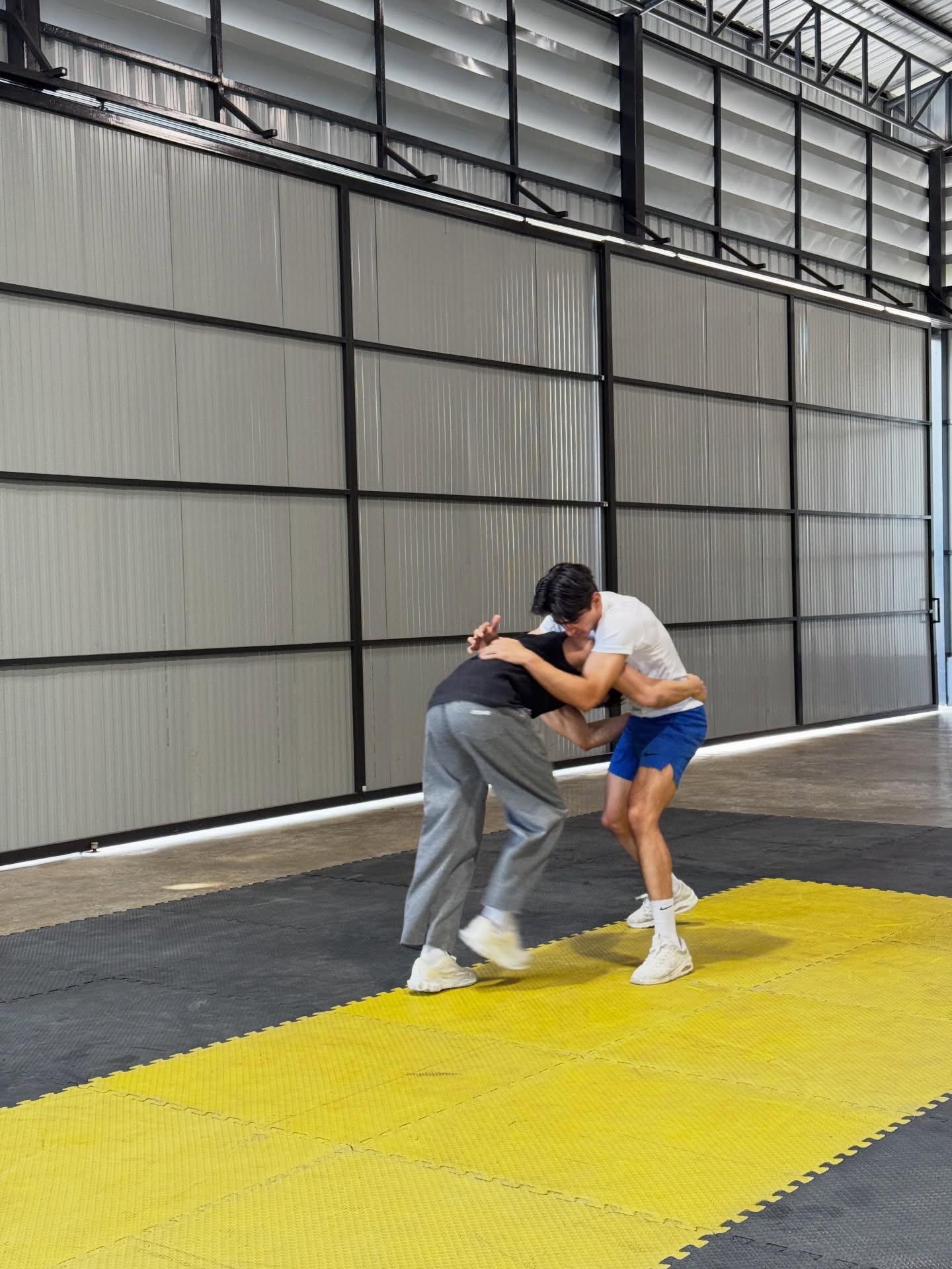 ต๊อด - ปนพงษ์ ไขแสง