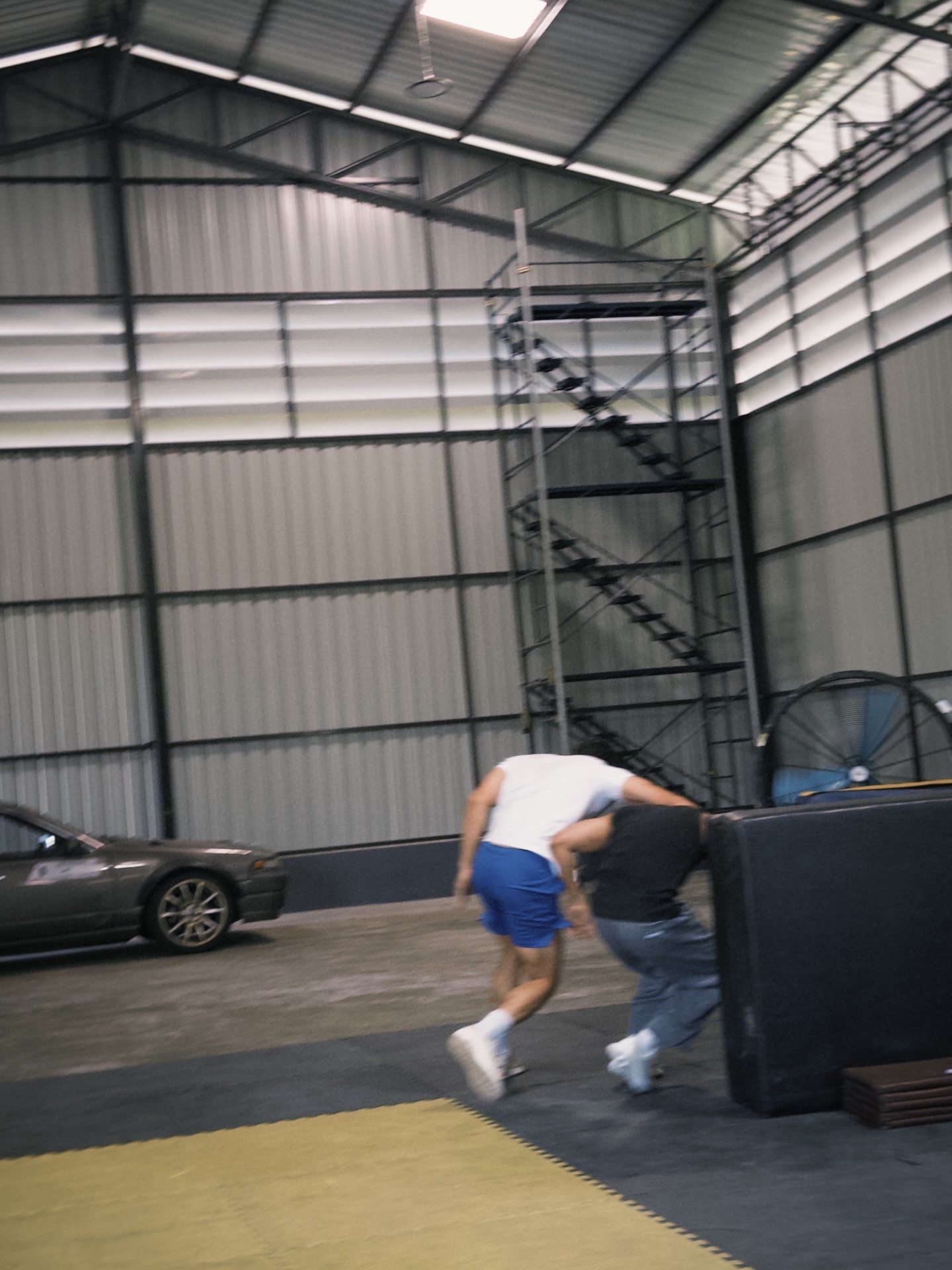 ต๊อด - ปนพงษ์ ไขแสง