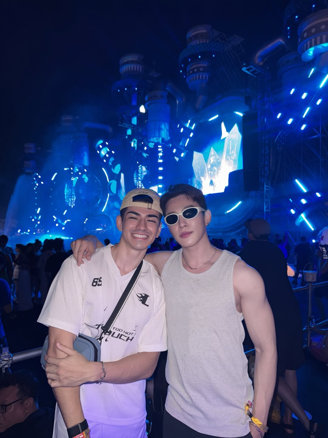 ต๊อด - ปนพงษ์ ไขแสง