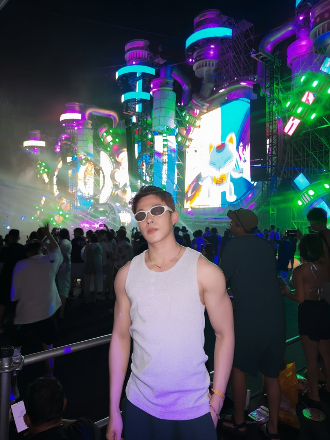 ต๊อด - ปนพงษ์ ไขแสง