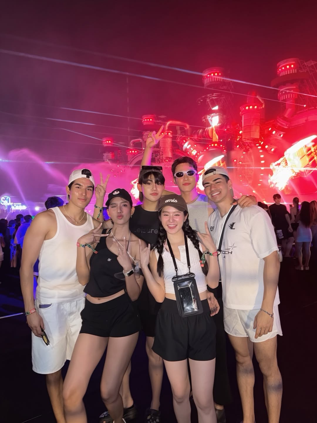 ต๊อด - ปนพงษ์ ไขแสง