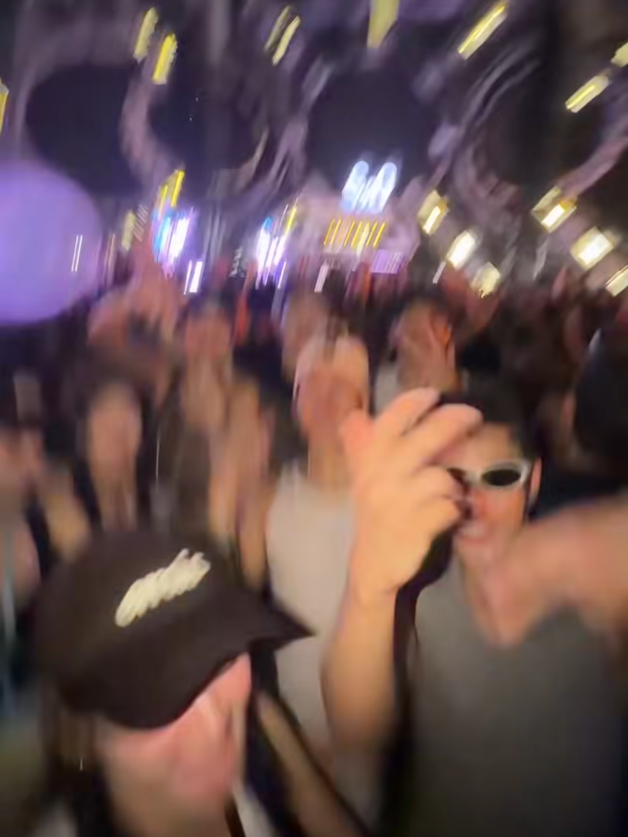 ต๊อด - ปนพงษ์ ไขแสง