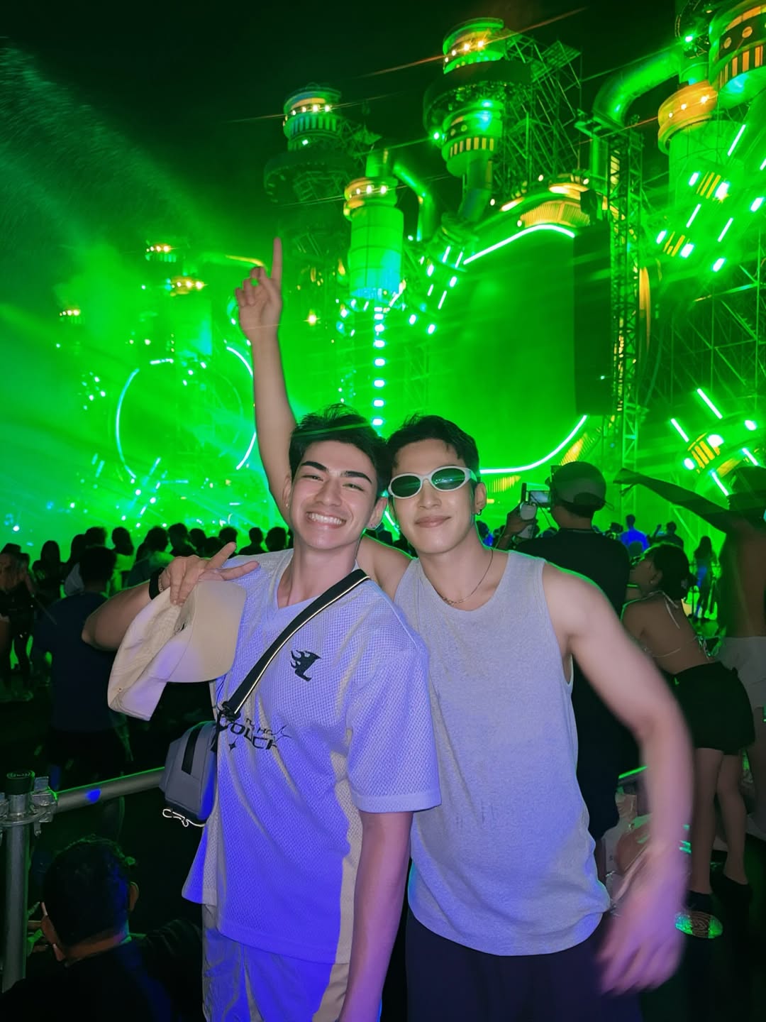 ต๊อด - ปนพงษ์ ไขแสง