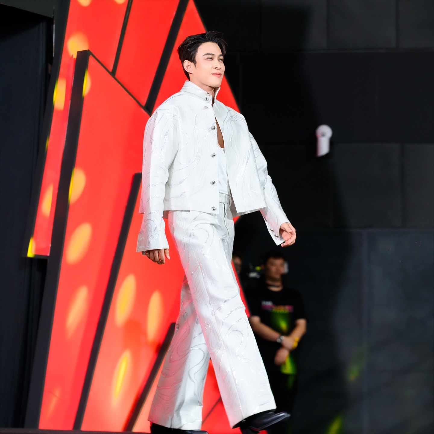 ต๊อด - ปนพงษ์ ไขแสง