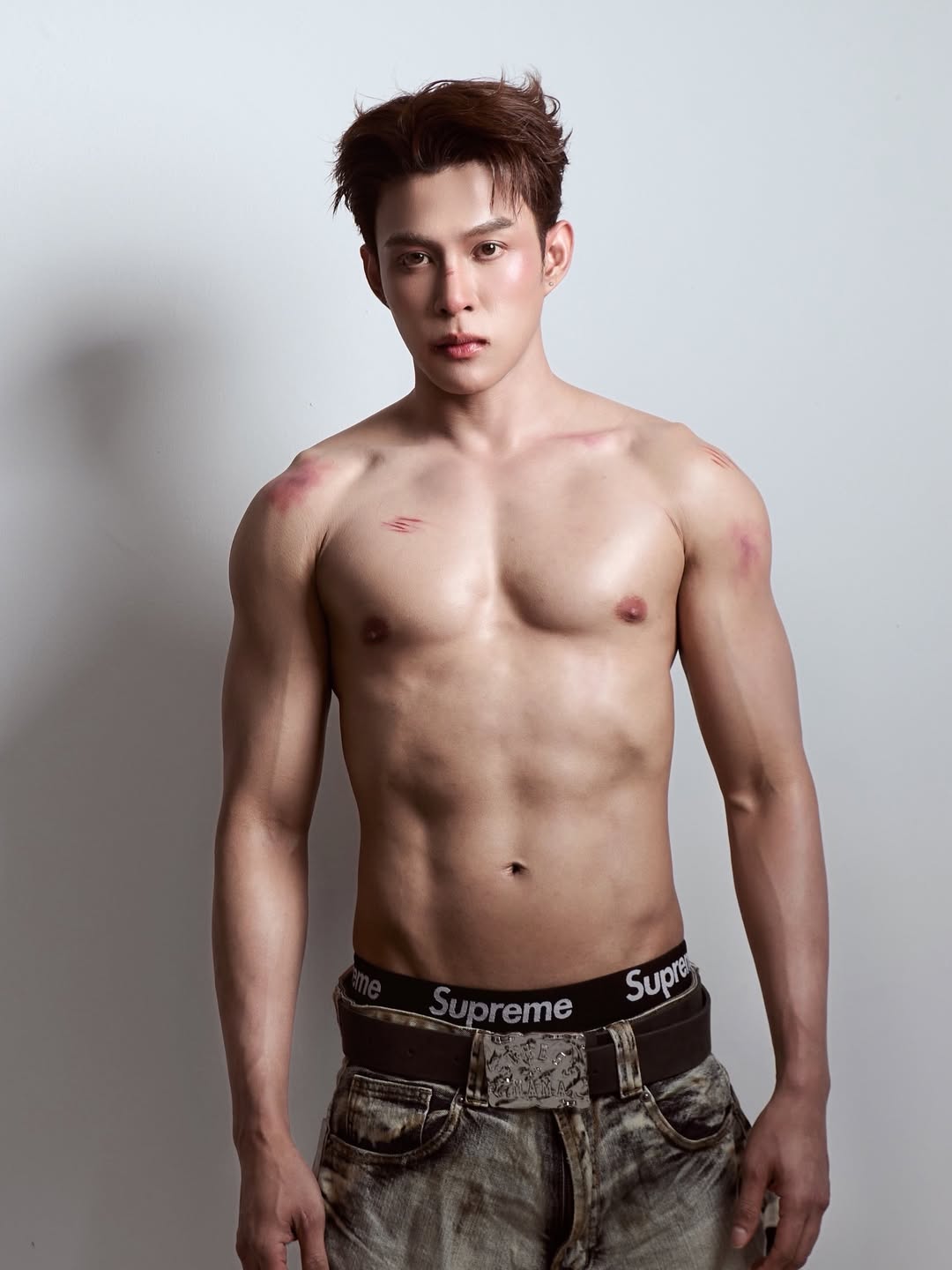 ต๊อด - ปนพงษ์ ไขแสง