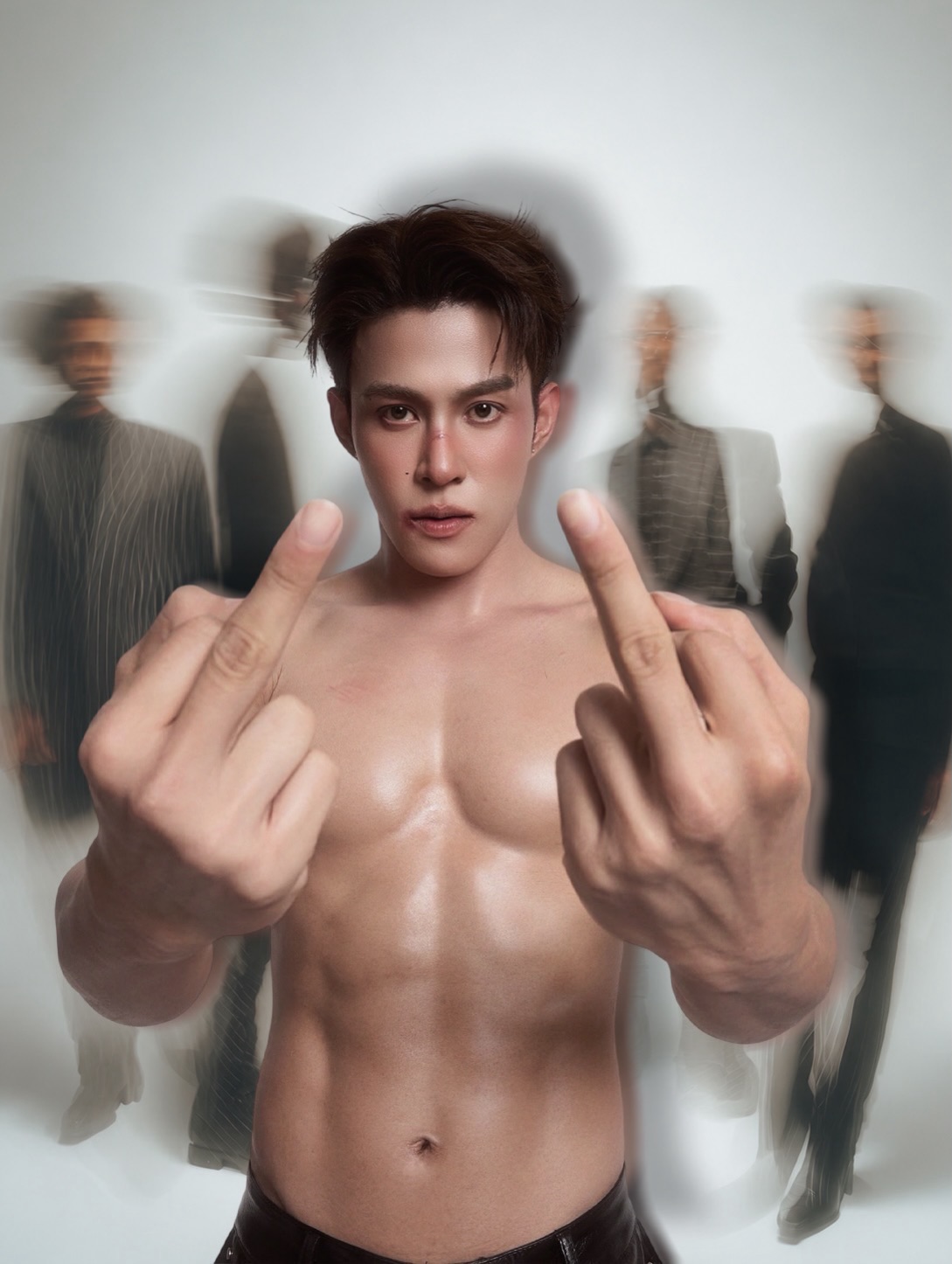 ต๊อด - ปนพงษ์ ไขแสง