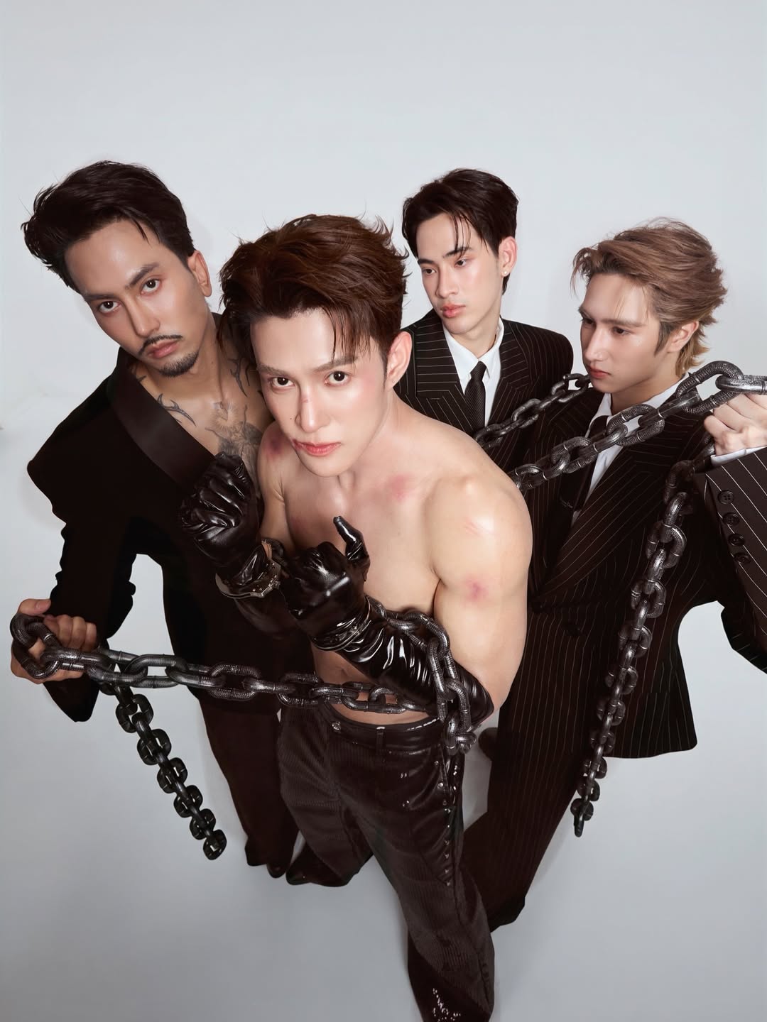 ต๊อด - ปนพงษ์ ไขแสง