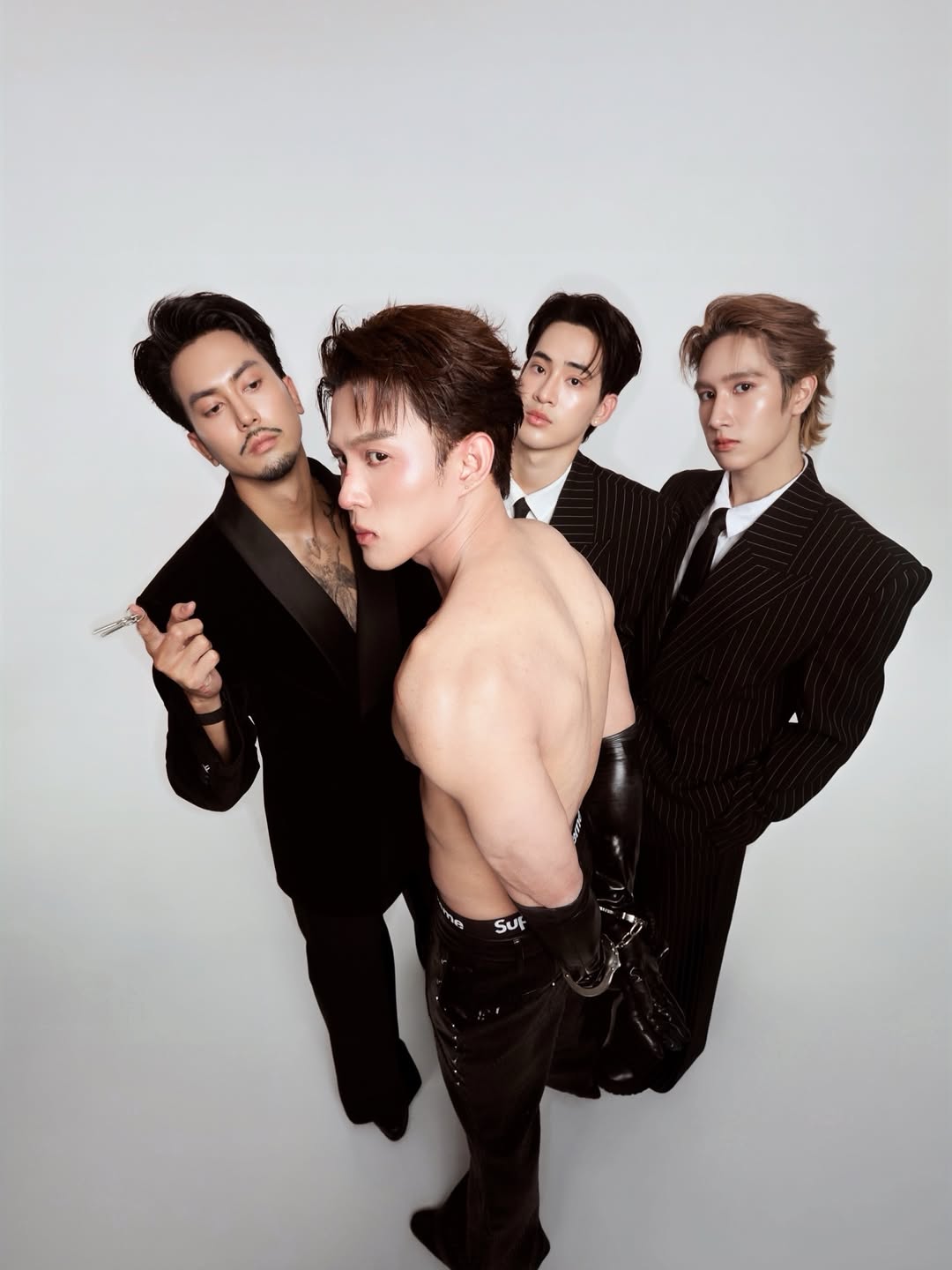 ต๊อด - ปนพงษ์ ไขแสง