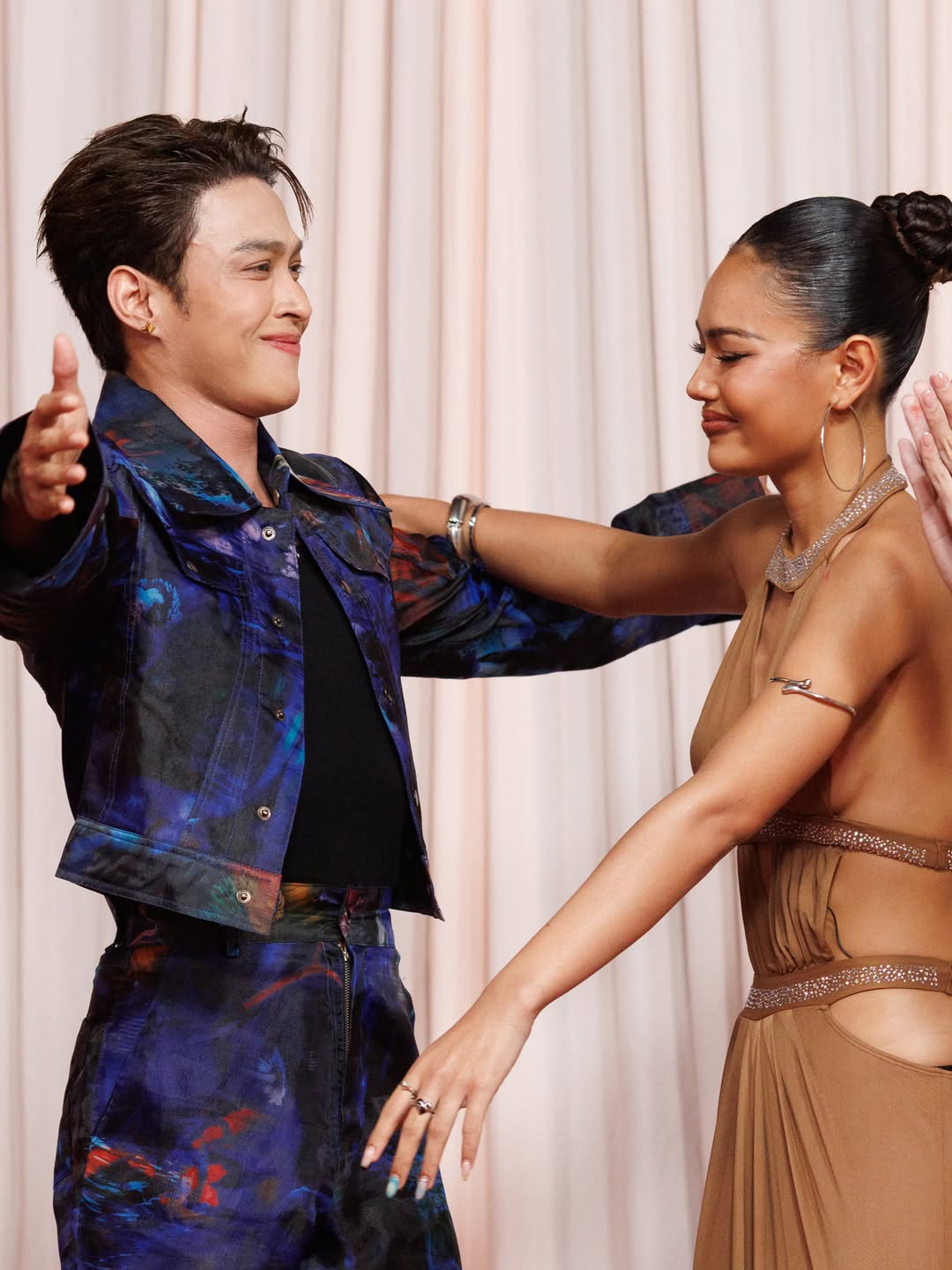 ต๊อด - ปนพงษ์ ไขแสง