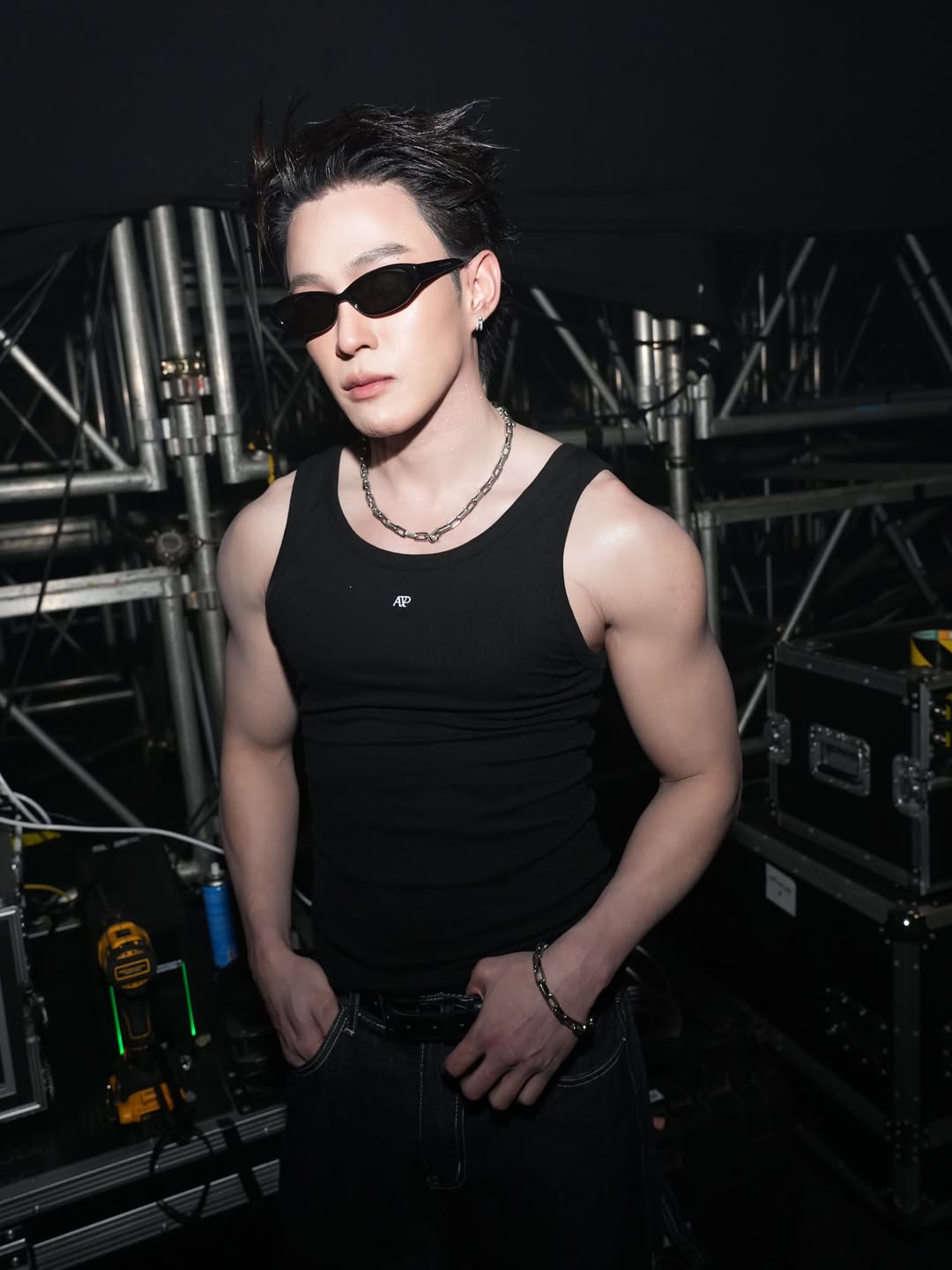 ต๊อด - ปนพงษ์ ไขแสง