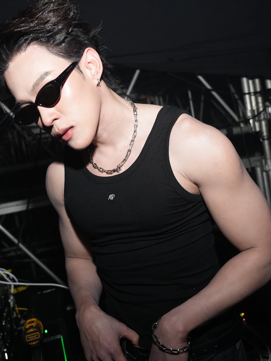 ต๊อด - ปนพงษ์ ไขแสง