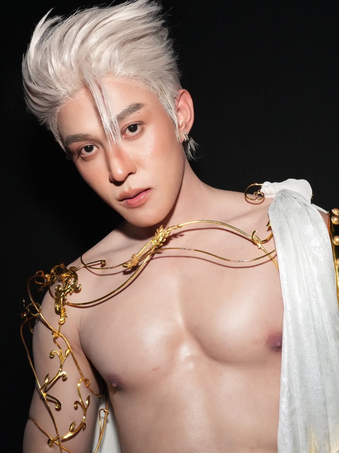 ต๊อด - ปนพงษ์ ไขแสง