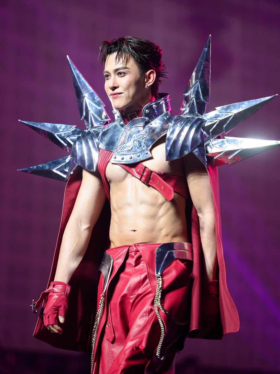 ต๊อด - ปนพงษ์ ไขแสง