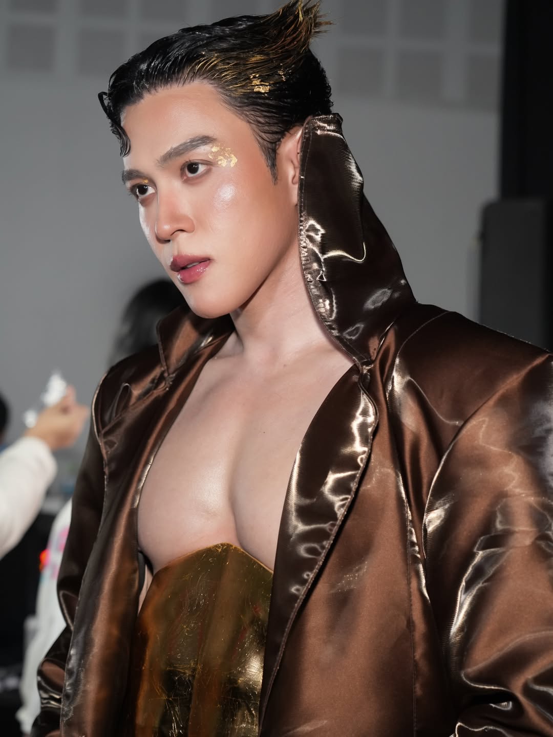 ต๊อด - ปนพงษ์ ไขแสง
