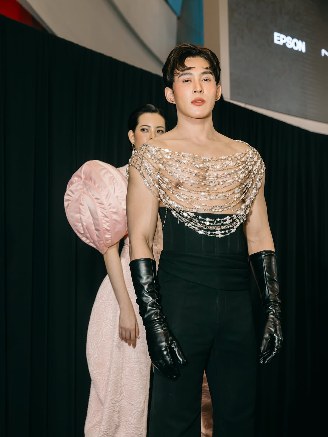 ต๊อด - ปนพงษ์ ไขแสง