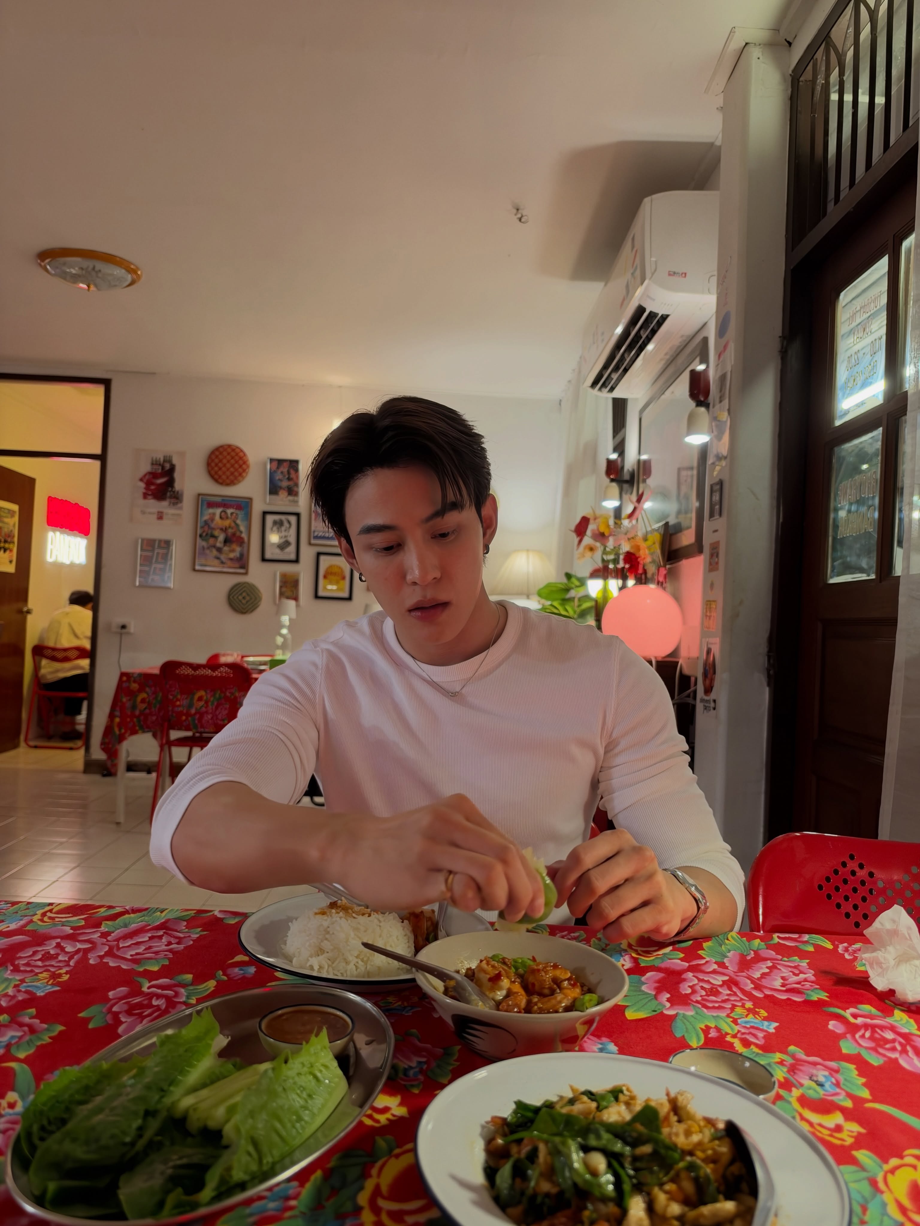 ต๊อด - ปนพงษ์ ไขแสง