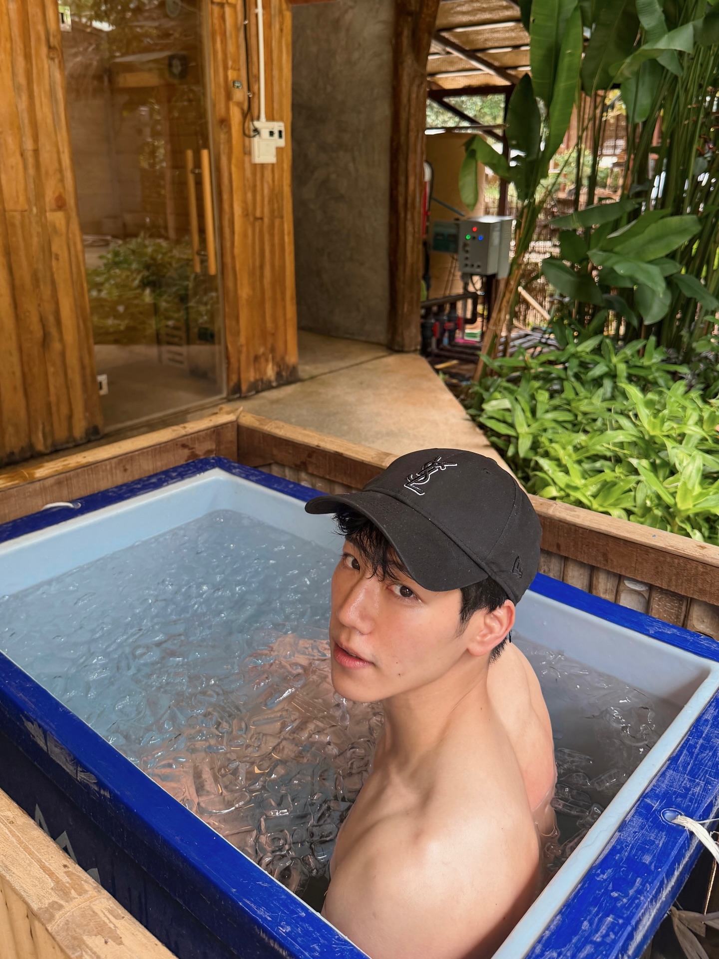 วอร์ - วนรัตน์ รัศมีรัตน์