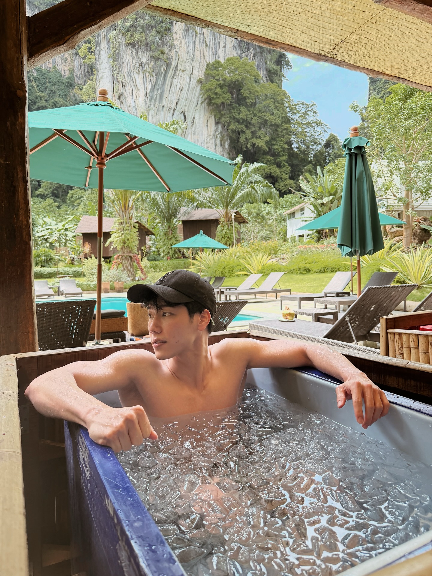 วอร์ - วนรัตน์ รัศมีรัตน์