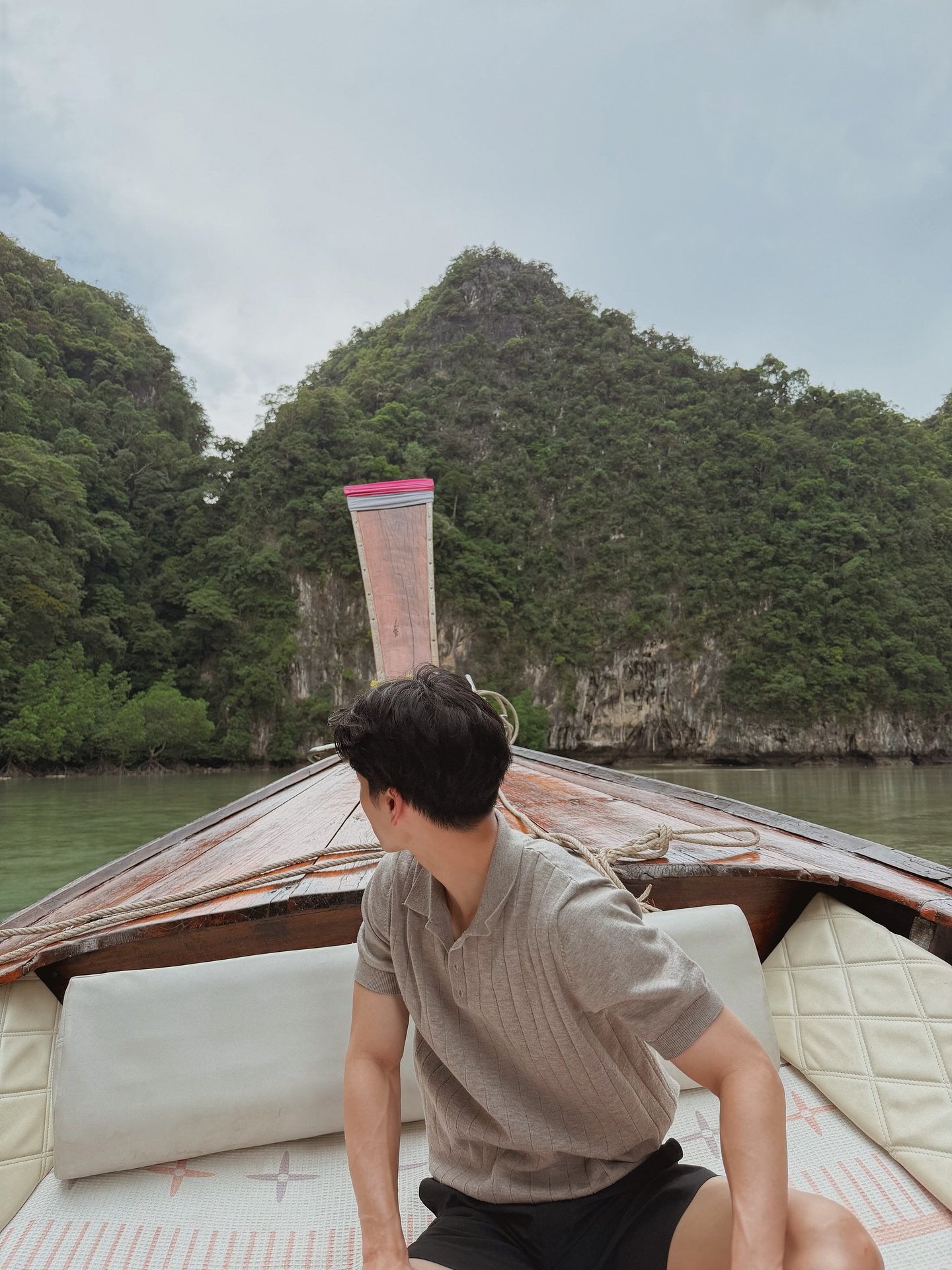 วอร์ - วนรัตน์ รัศมีรัตน์