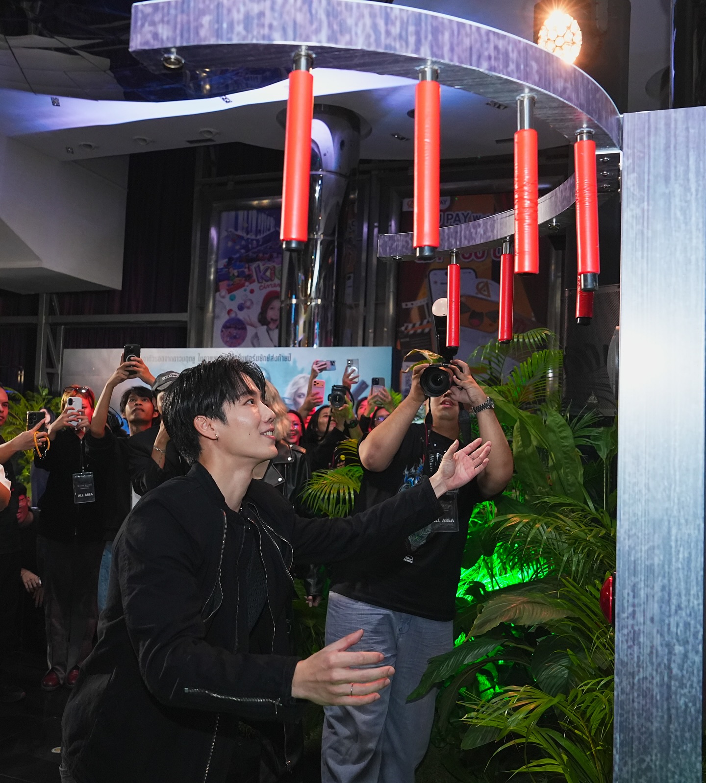 วอร์ - วนรัตน์ รัศมีรัตน์