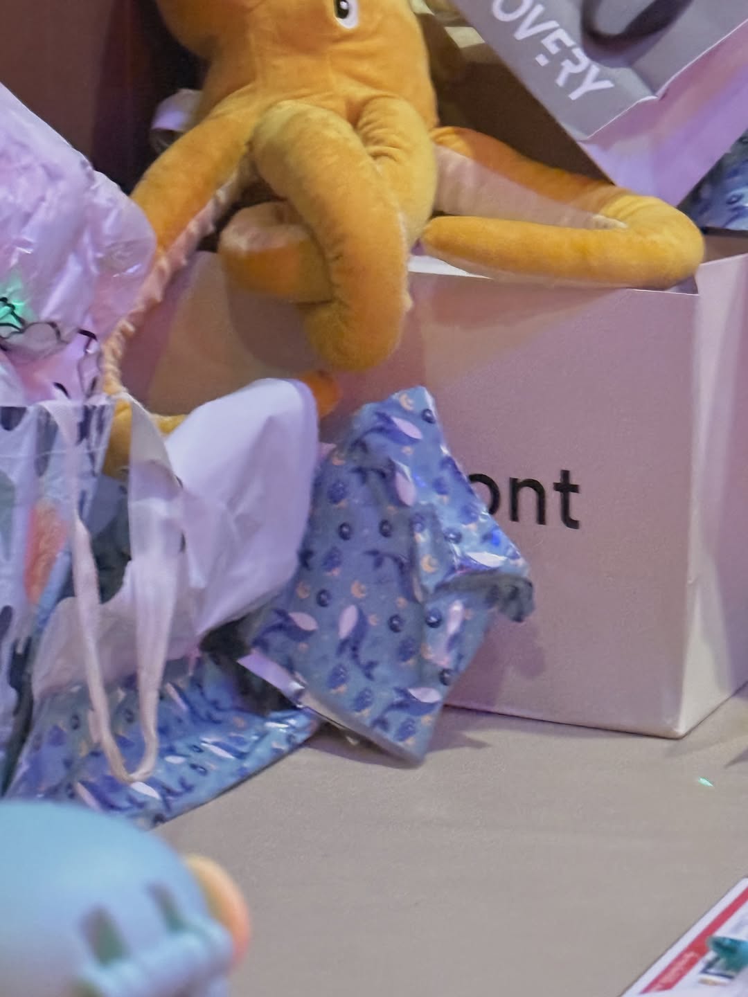 วอร์ - วนรัตน์ รัศมีรัตน์