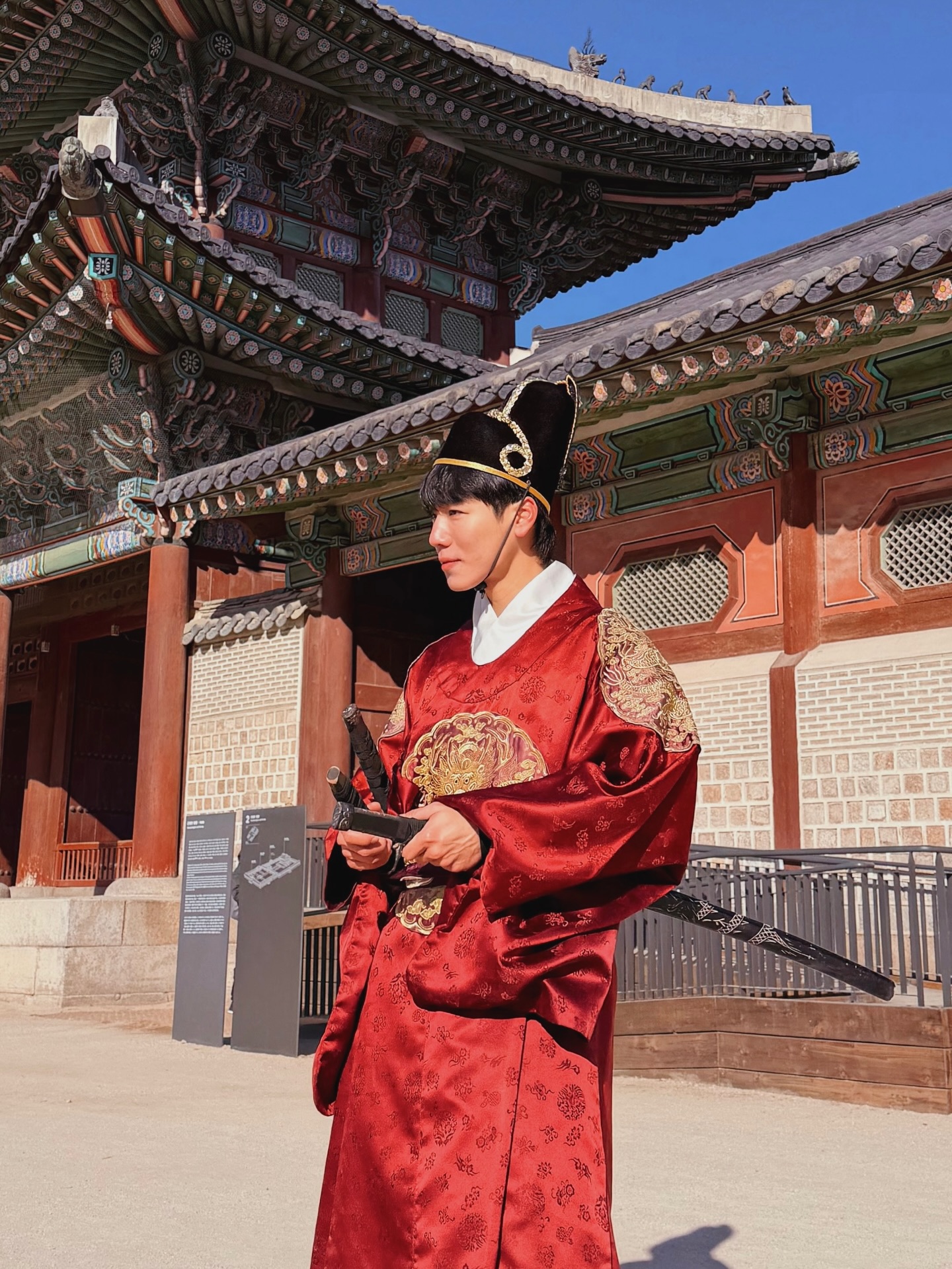 วอร์ - วนรัตน์ รัศมีรัตน์